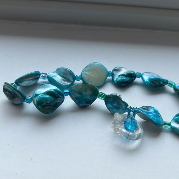 Blue mother of pearl stone necklace - Picture 3 of 4